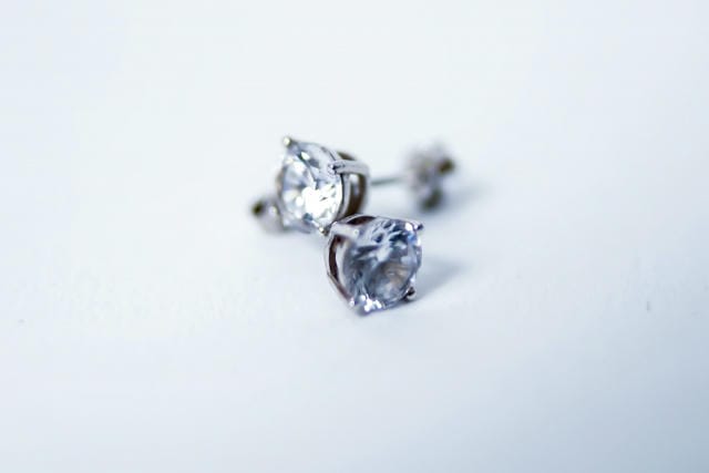 その一瞬の判断が何万円も左右する金買取業界の裏側と損しない最終決断の方法